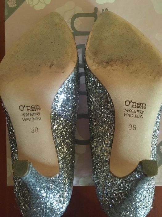 srebrne brokatowe szpilki O'pen shoes
