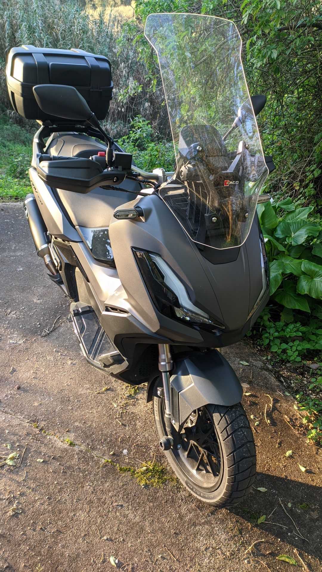 Honda ADV 350 de 03/2023, com muitos extras, em excelente estado