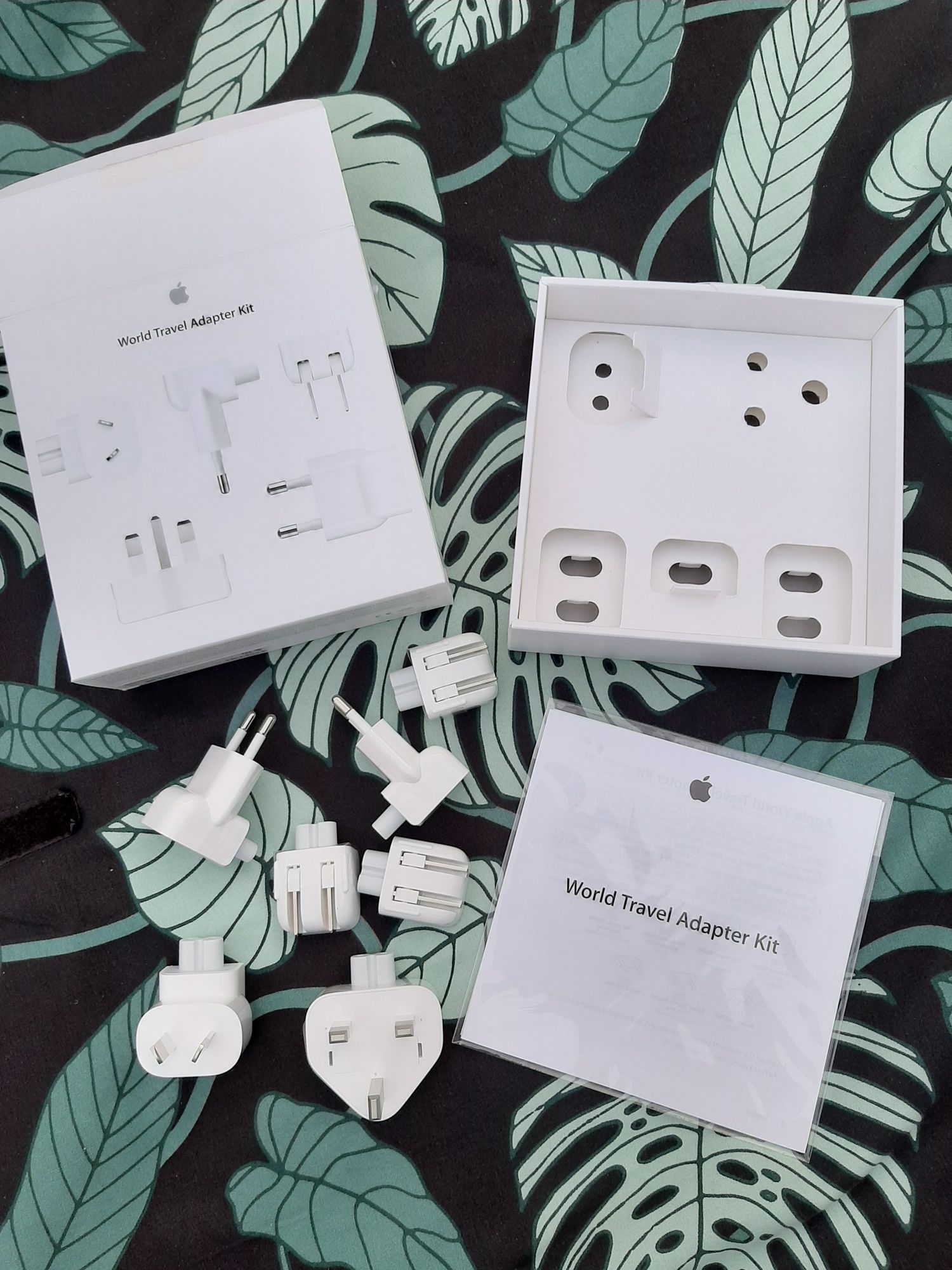 Uniwersalny zasilacz Apple dla podróżujących- World Travel Adapter Kit
