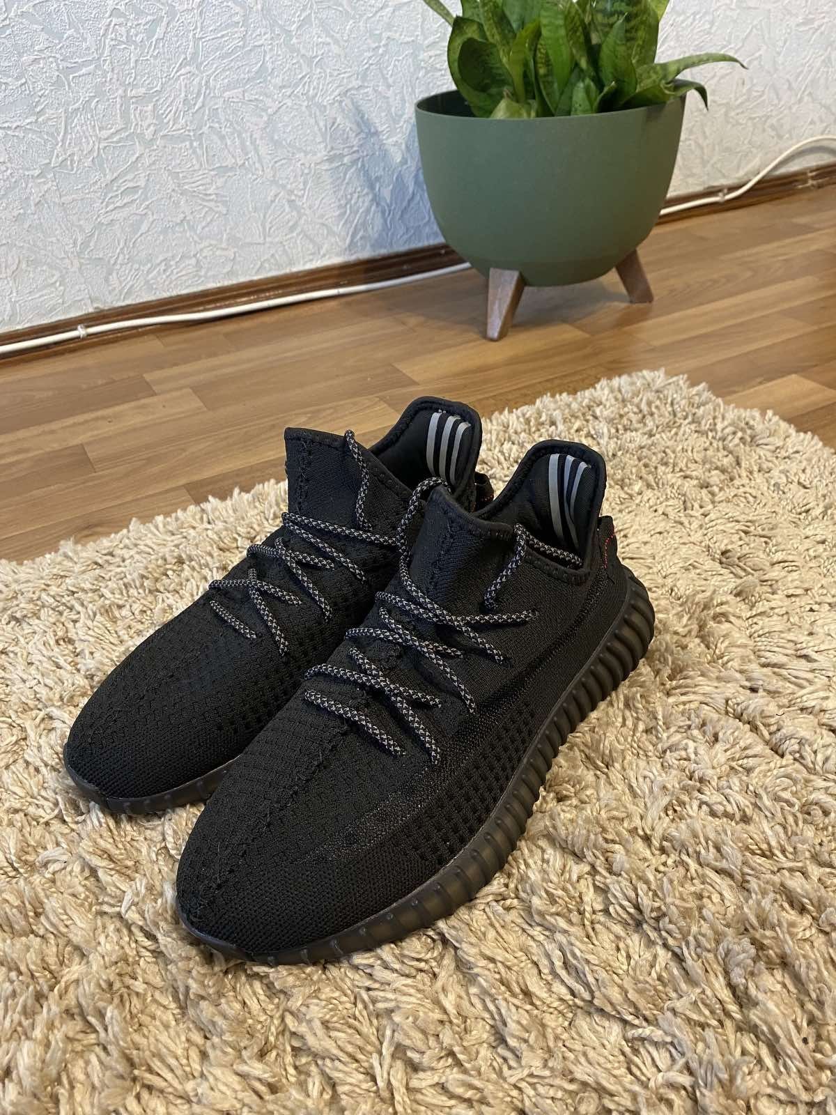 Кросівки Adidas Yeezy Boost 350 v2