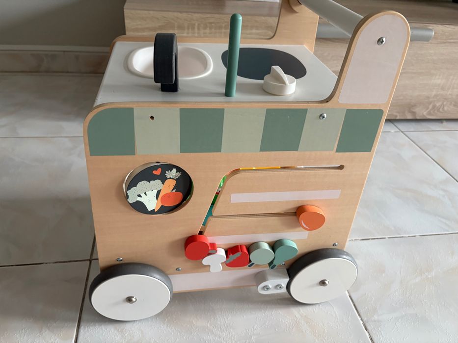 Andador de madeira para bebé como novo