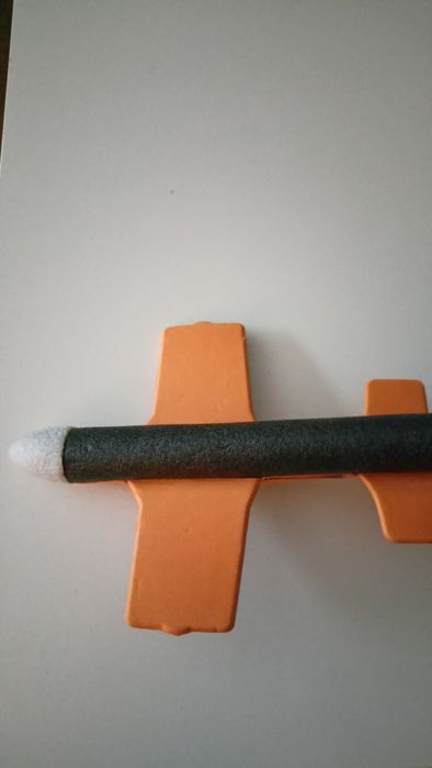 Samolot dusty do rzucania z pianki