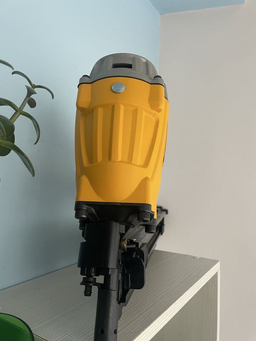 Dewalt нейлер пневматичний