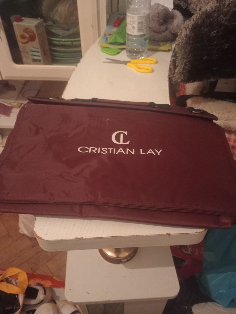 Malas e bolsas como novas