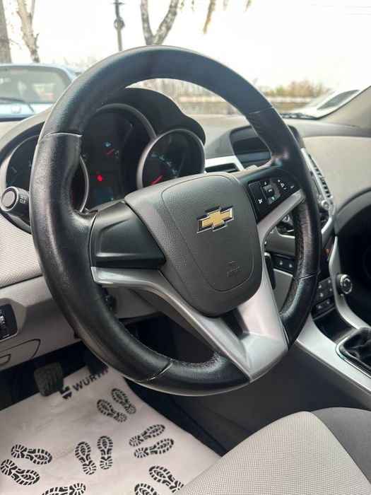 Продам Chevrolet Cruze LS