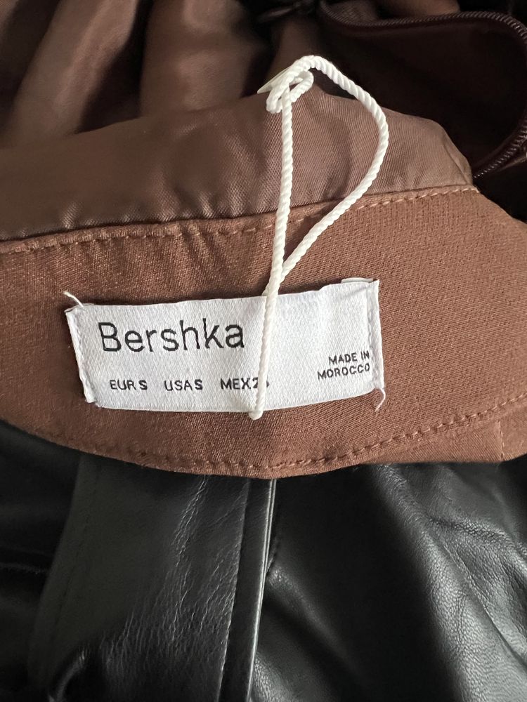 Bershka brązowa sukienka plisowana wycięcia r. S