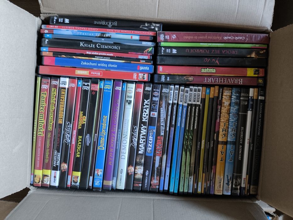 Kolekcja ok. 160 filmów DVD – sensacyjne, dramaty, klasyka – rabaty