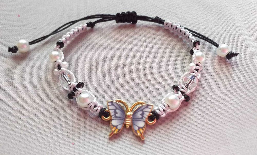 Pulseira em Macramê Borboleta Preta e Branca