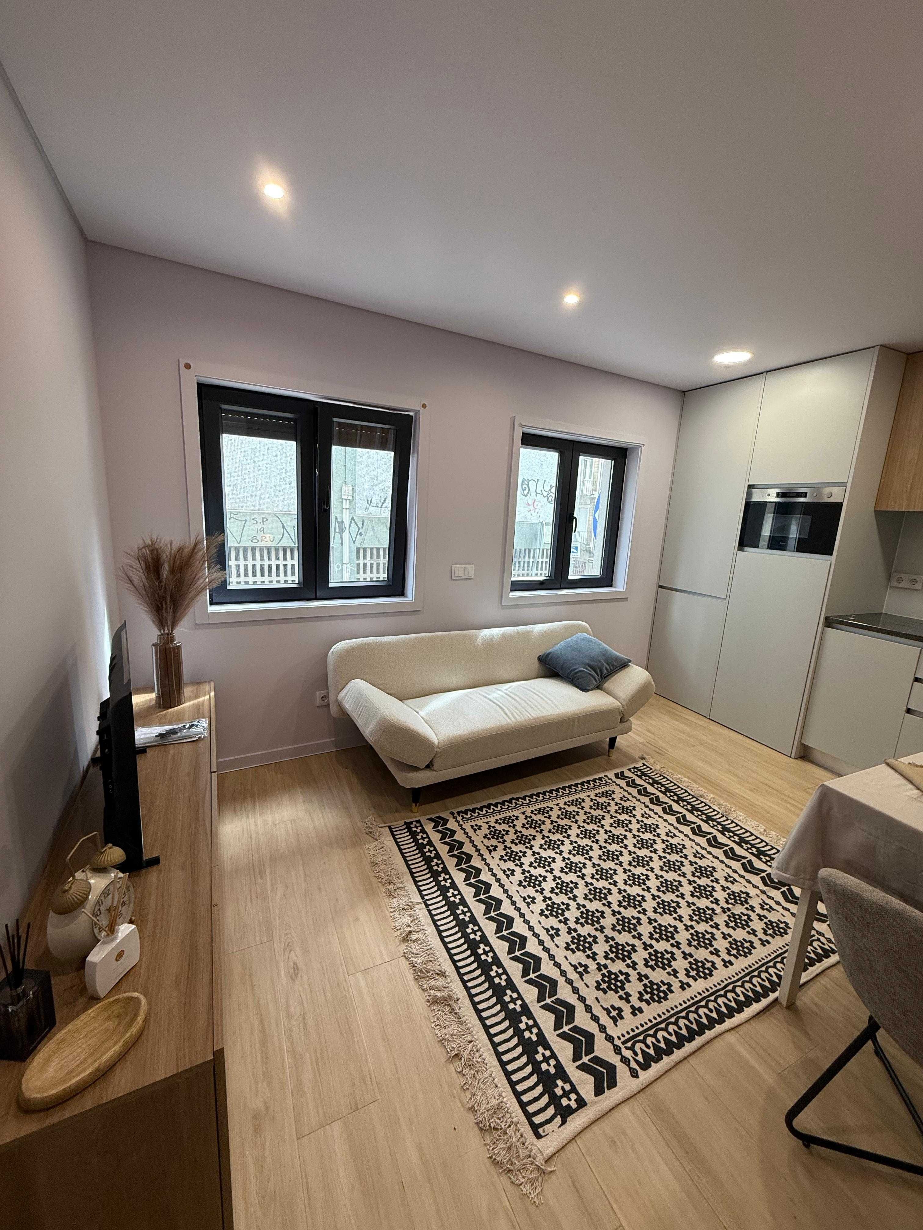 Estúdio Mobilado para Alugar – Centro do Porto (28 m²)