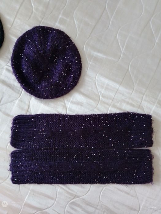 Komplet damski z cekinami beret i mitenki