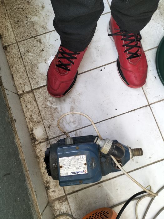 Bomba de água usada