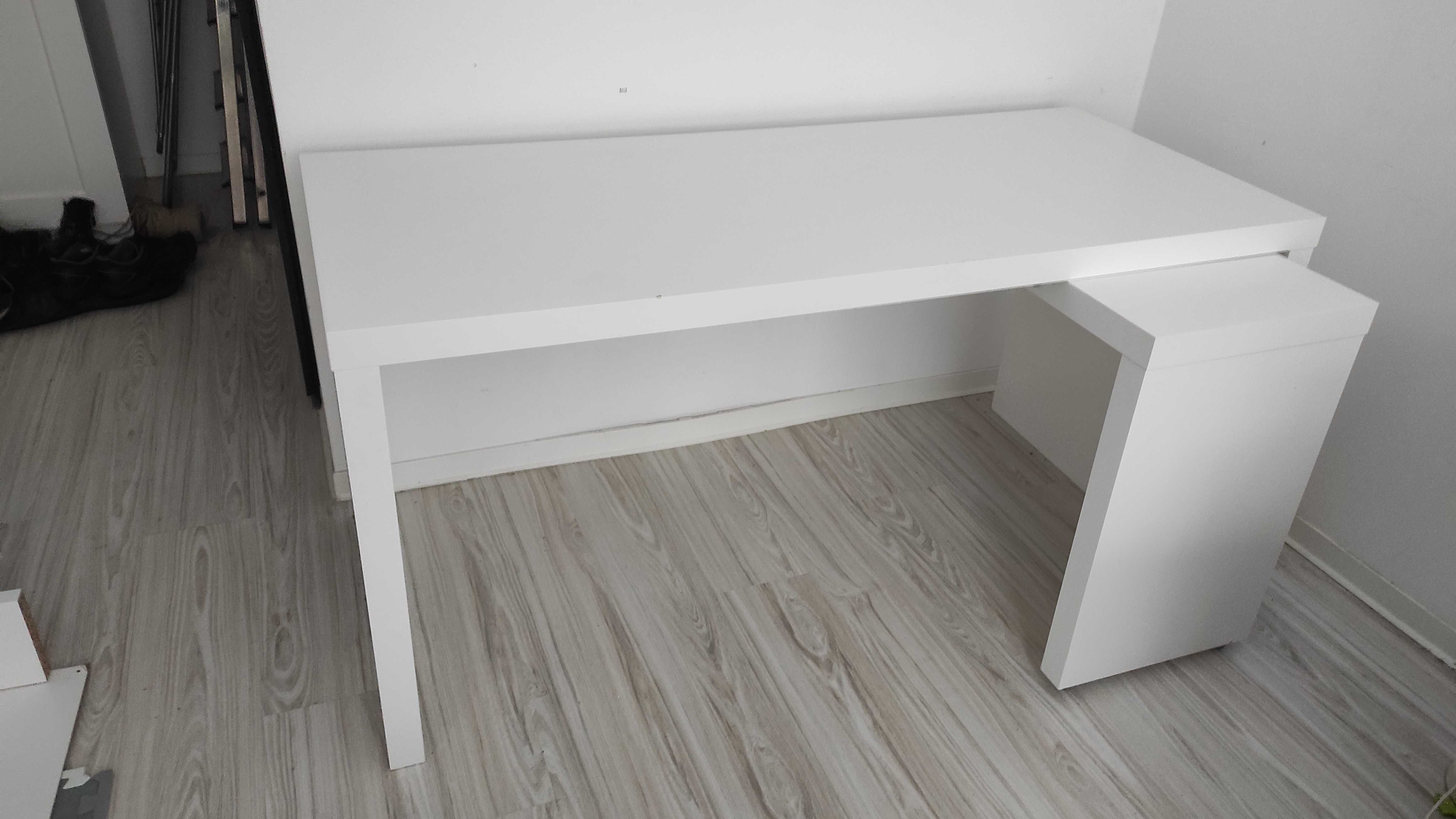 Biurko Ikea-MALM