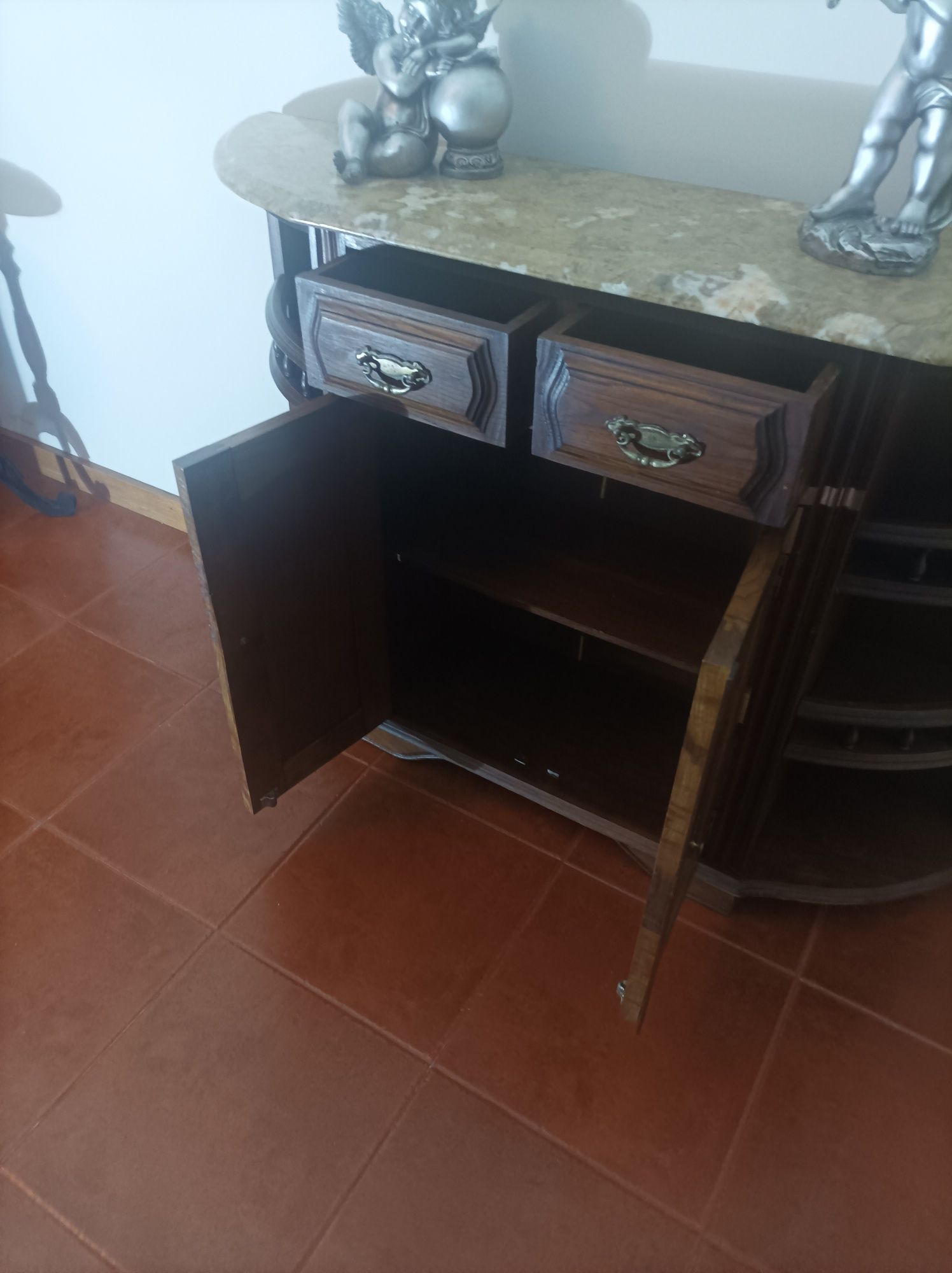 Móvel antigo de apoio com opção de moldura com espelho
