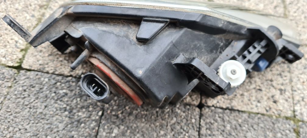 VW TOUAREG halogen LIFT  zderzaka prawy Przód 7P6 lampa przeciwmgie