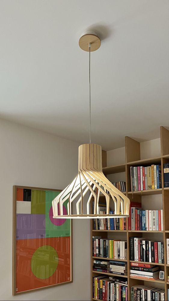 Lampa wiszaca ze sklejki