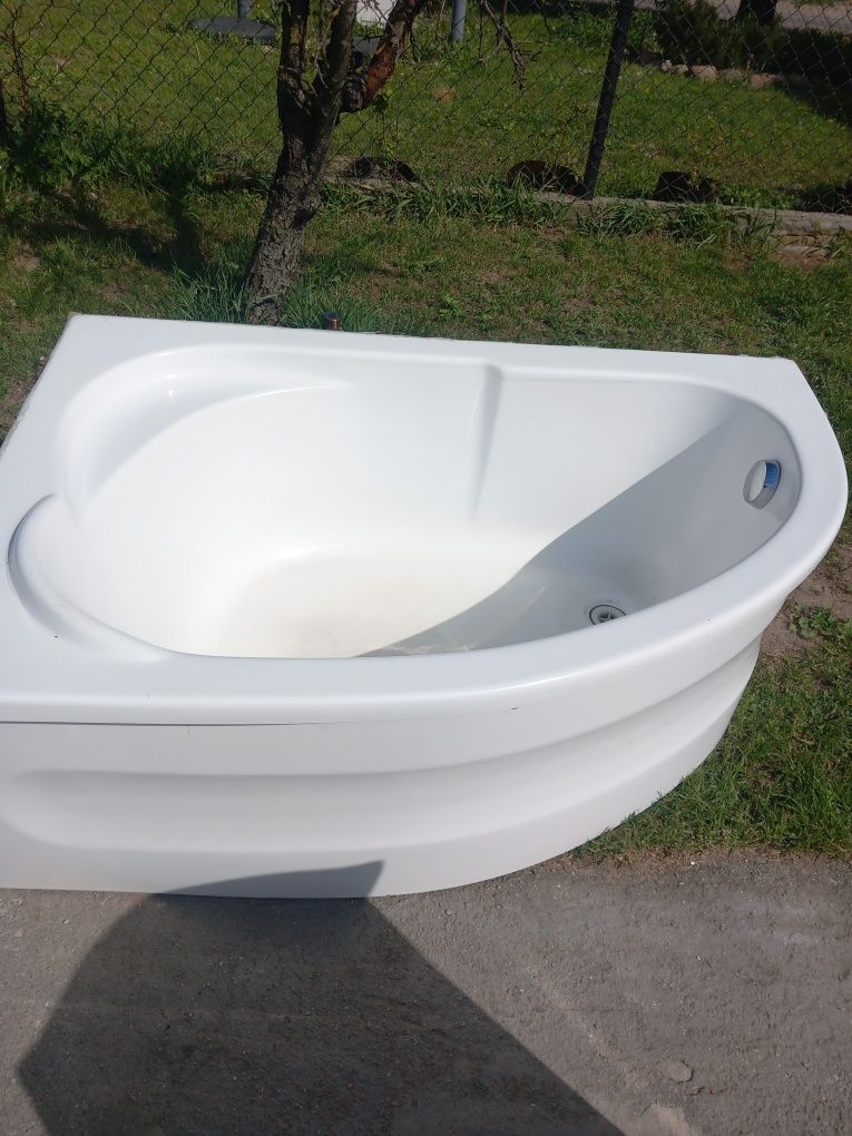 wanna akrylowa z osłoną 130cm używana