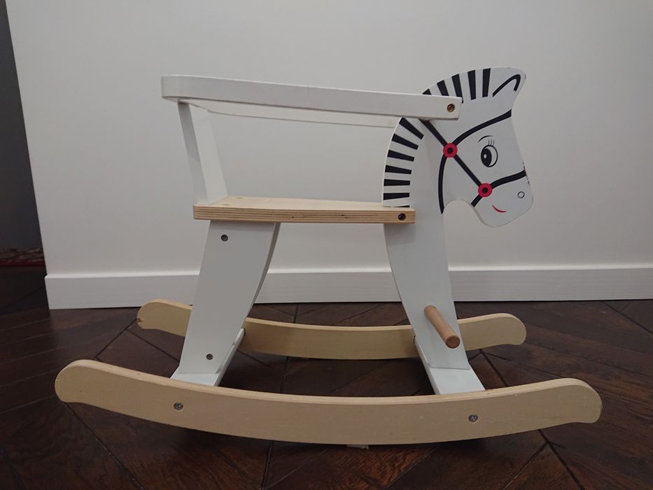 Konik na biegunach, drewniany, biało czarny