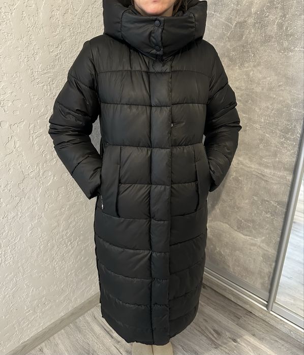 Жіночий довгий пуховик