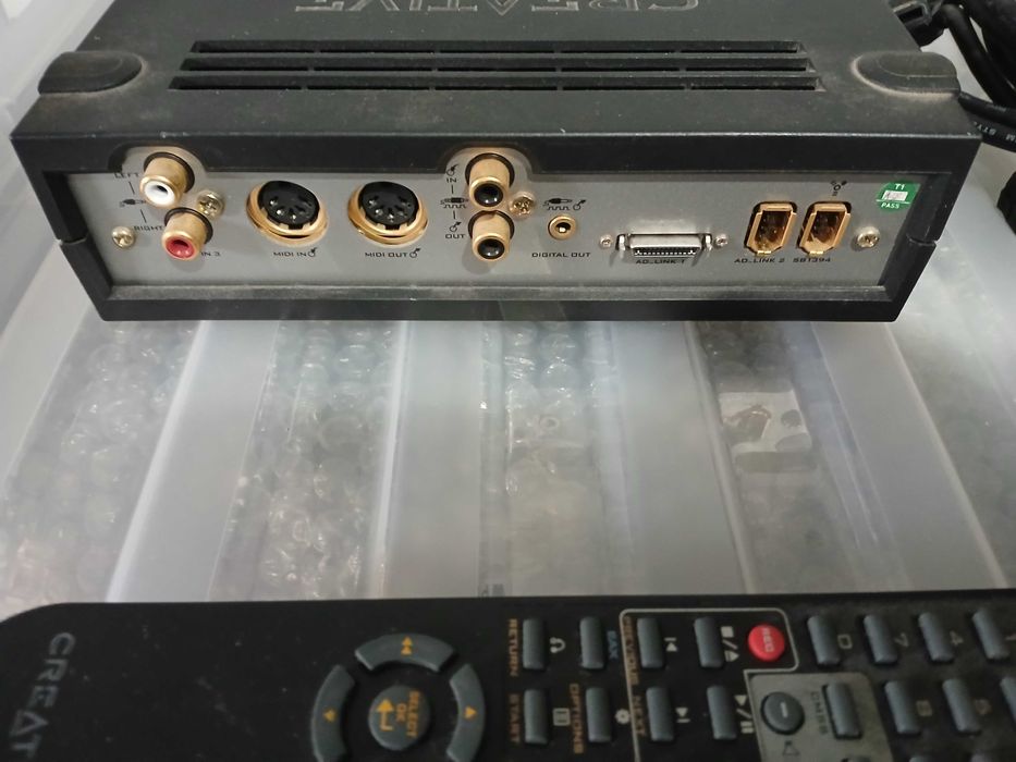 Placa de som: Creative Sound Blaster Audigy2 24bit 1.92kHz/106db snr.