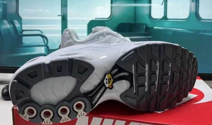 Buty Trampk Nike Air Max TN Plus White R.37.5