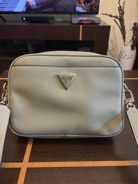 Torebka Guess Meridian Camera Bag