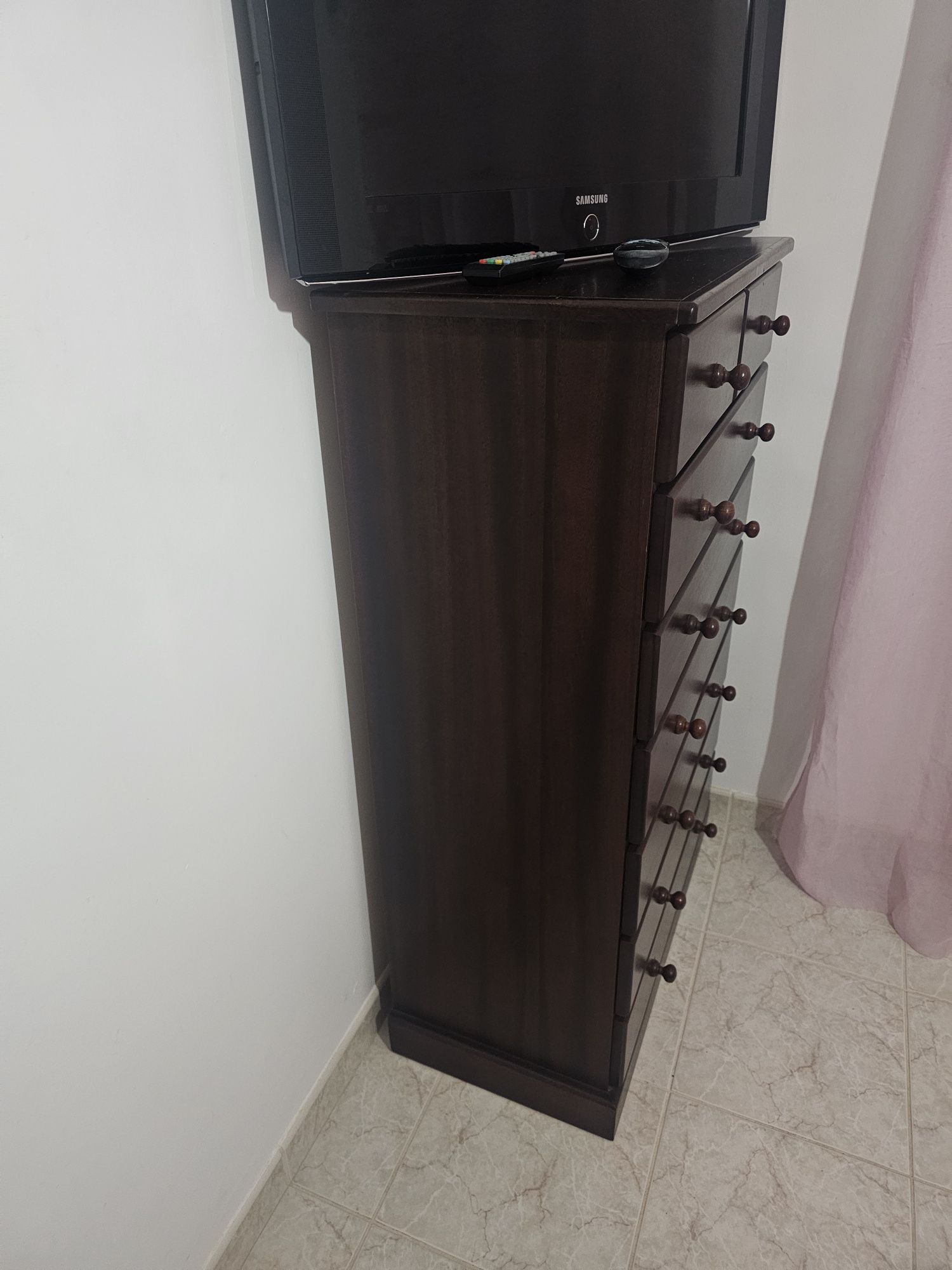 Vendo mobília de quarto com Duas camas.