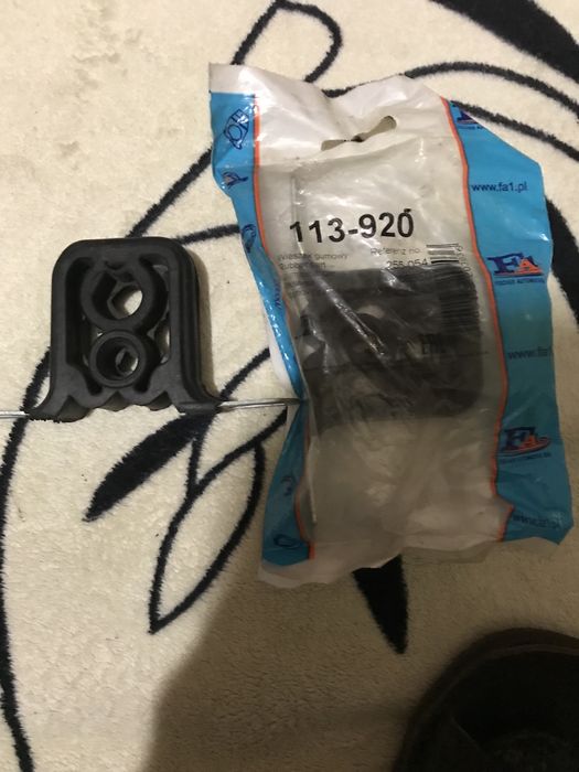 Кріплення вихлопноі труби.