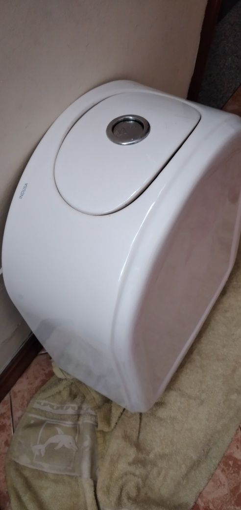 Louças indusa tenho wc tanque e bidé bom estado vai com torneira Porto