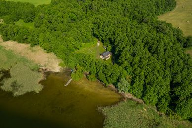 Domek na Polanie nad jeziorem Mazury 100% brak sąsiadów 20m do wody.