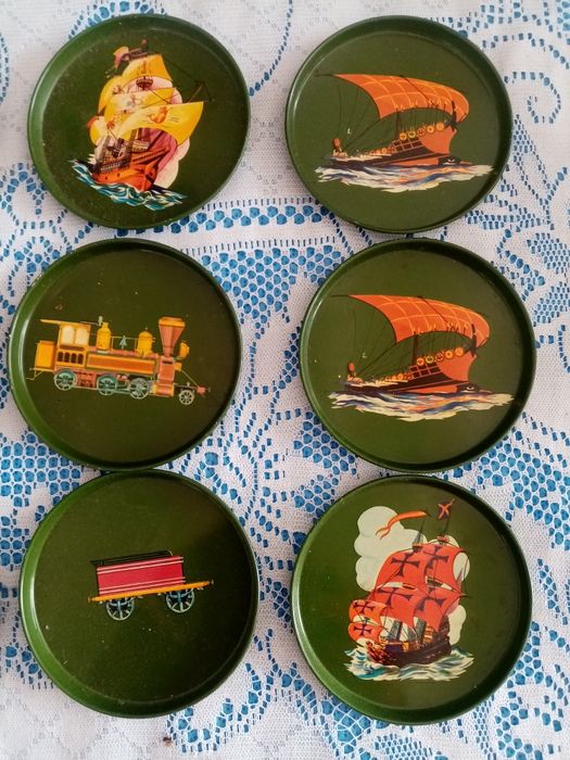 Conjunto de 9 bases de copos em metal. Vintage