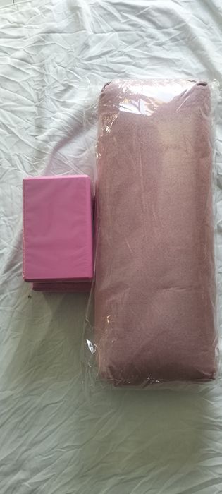 Bolster de yoga e blocos