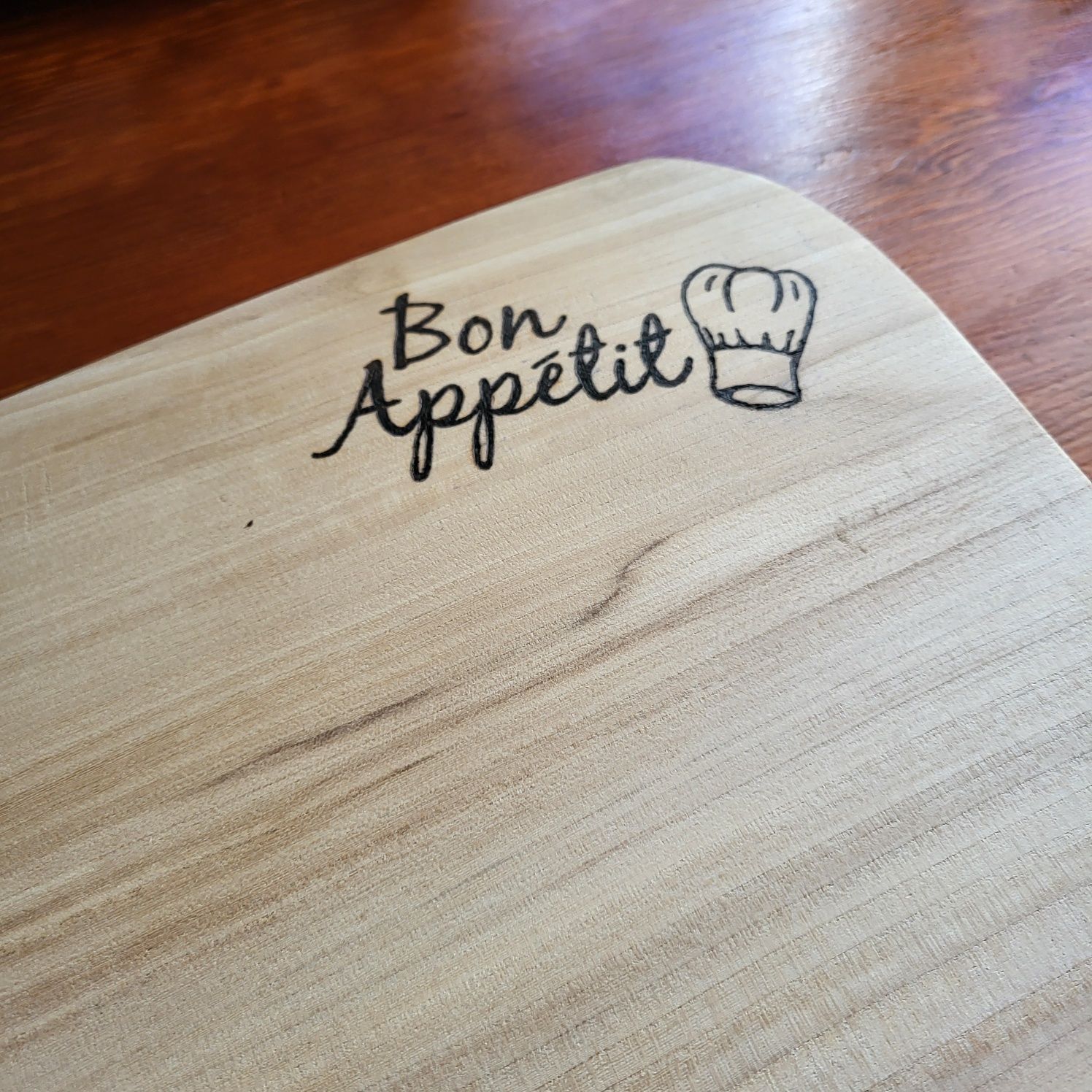 Deska do krojenia z wiązu. Wypalany wzór bon appetit. Ładna