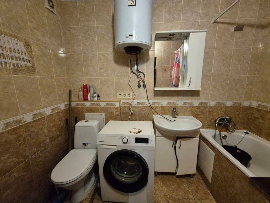 Трьошка чешка на першому поверсі з лоджією жилий стан