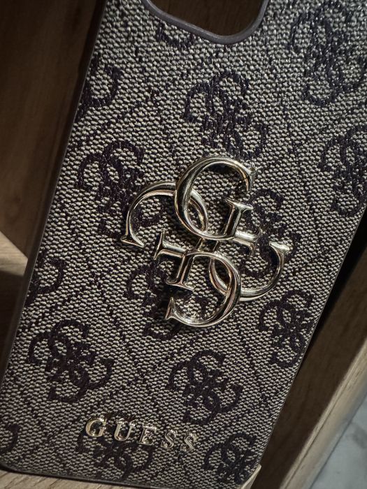 Etui GUESS Iphone 11 logowane brązowe case na telefon