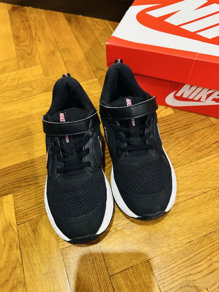 Кроссовки Nike Revolution размер 34