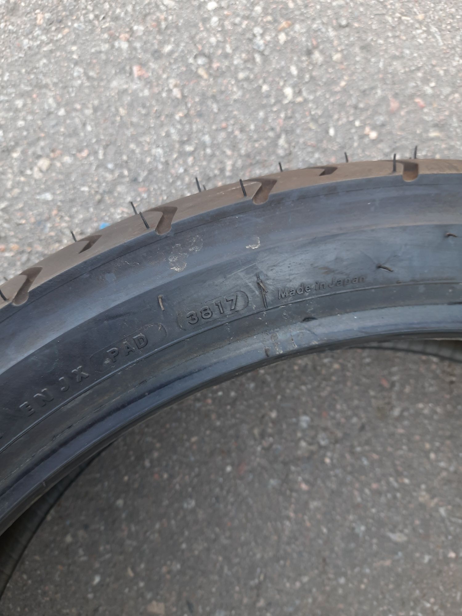Продам шину Brigestone 140/70/18