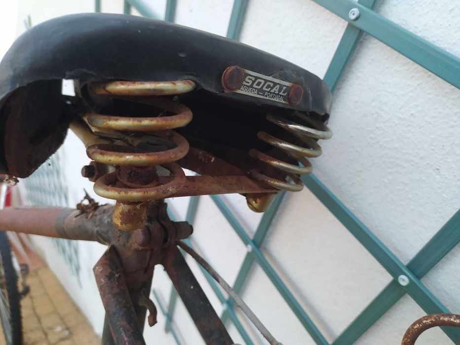 Bicicleta antiga velha, estilo pasteleira