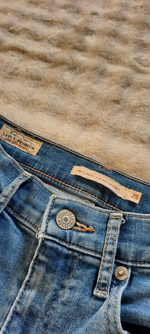 Spodnie jeansowe Levis Mile High Super Skinny W25 L38