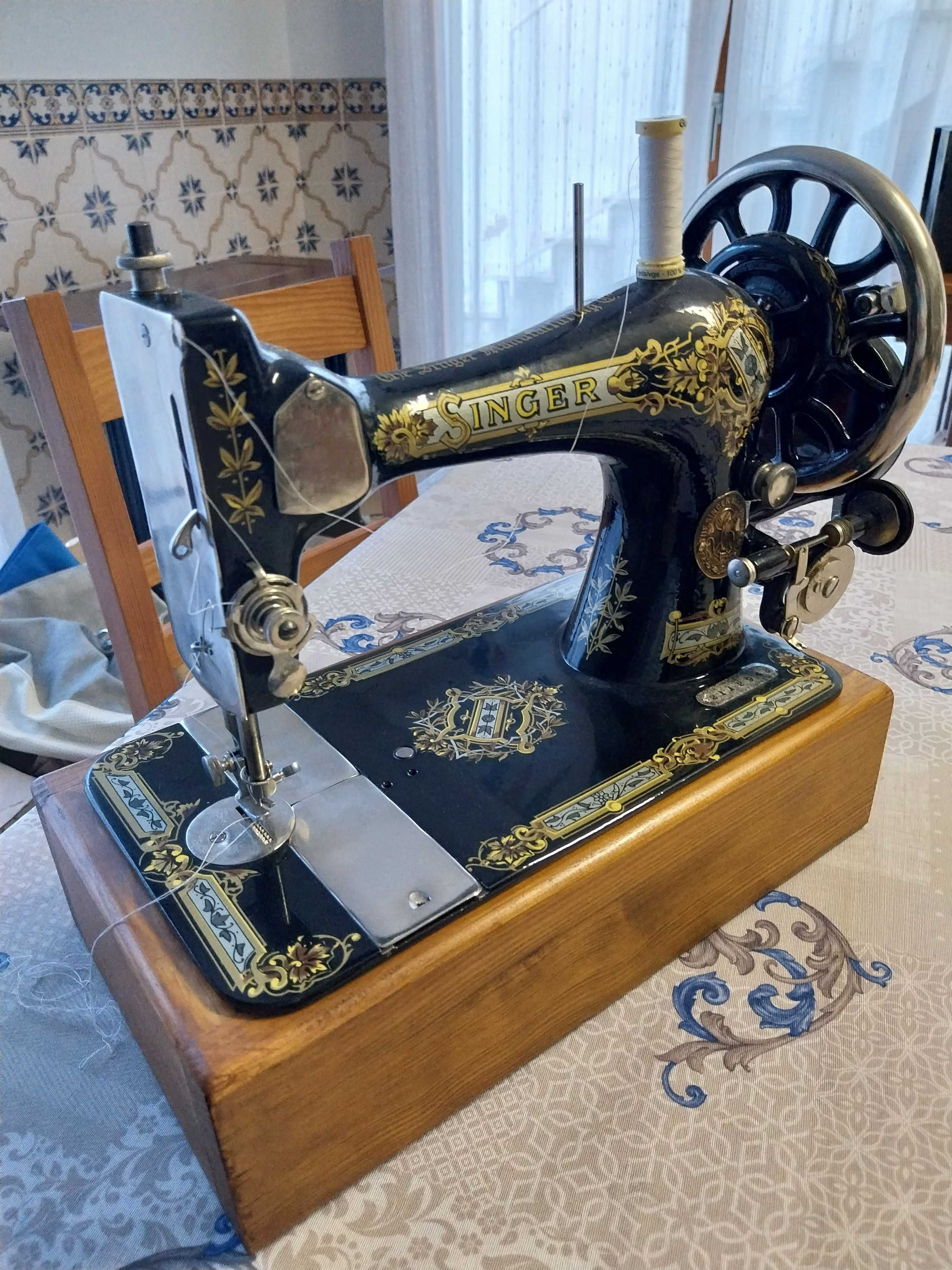Máquina de costura antiga Singer restaurada