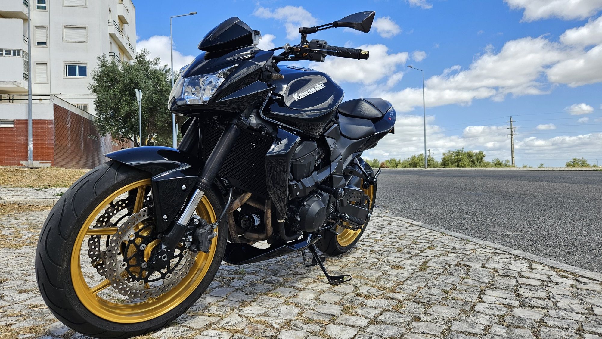 Kawasaki z750 13 mil km excelente estado aceito troca