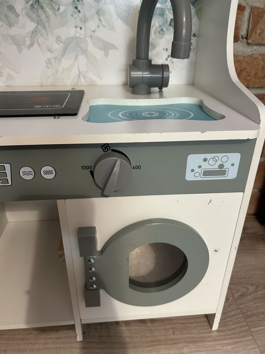 Drewniana kuchnia dla dzieci