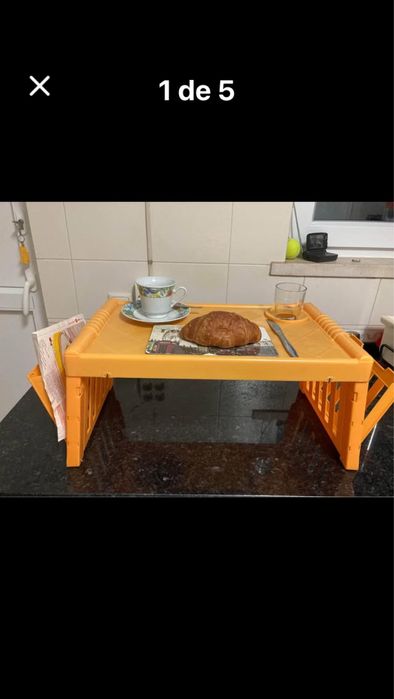 Tabuleiro dobravel em plastico p/servir na cama