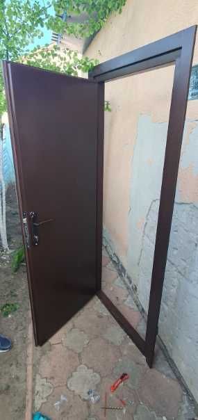 Металеві вхідні двері одно- та дволистові