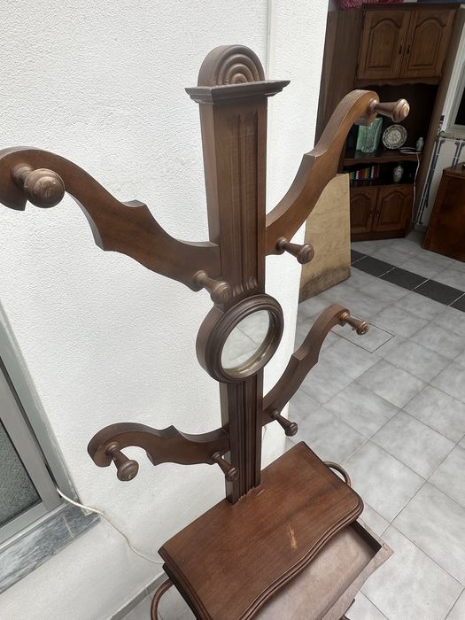Aparador com espelho e vengaleiro - Peça com mais de 60 anos