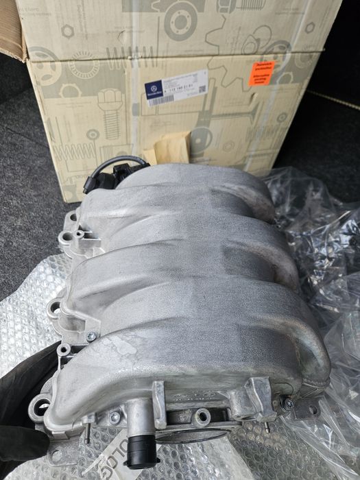 Продам впускний колектор  A1121402101 Мерседес