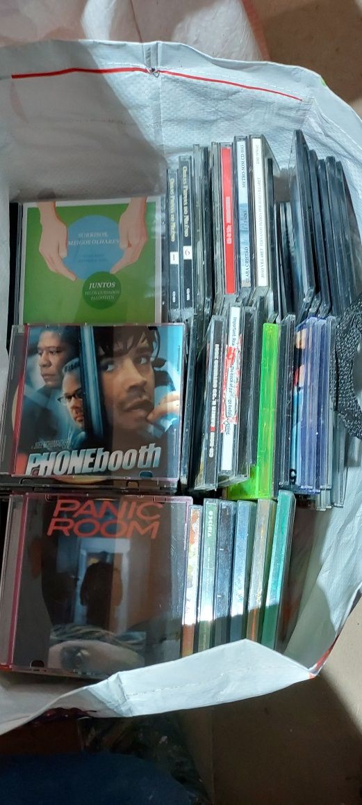 Leitor dvd com sistema surround + 3 Estantes com dvds e cds