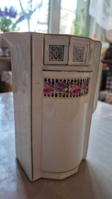 Przedwojenny mlecznik lata 30te porcelana