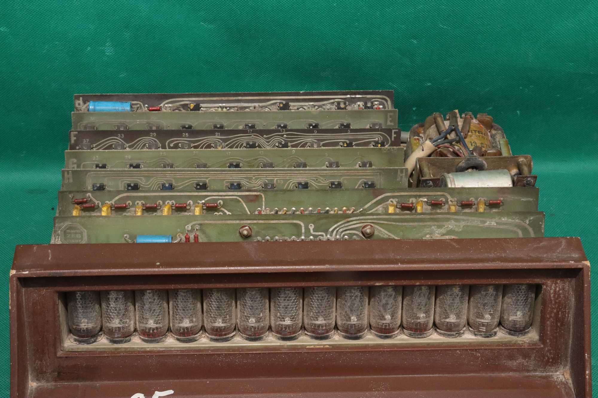Kalkulator Unitra Mera-Elzab  203B na lampach NIXIE i pamięć FERRYTOWA