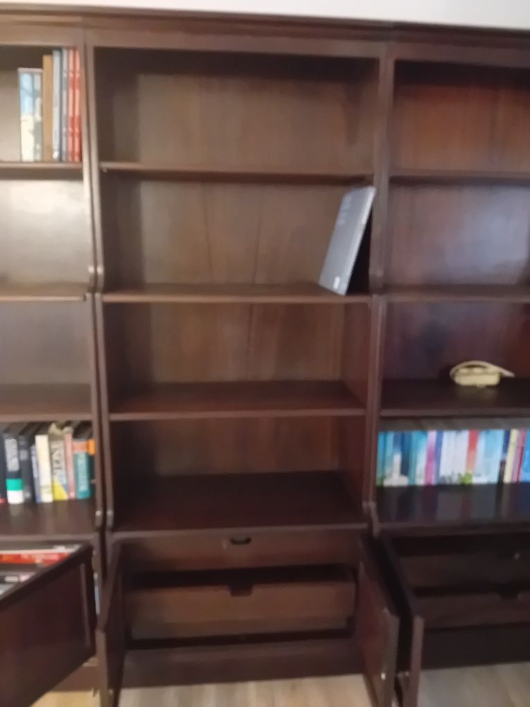 Movel estante livreiro  bom estado