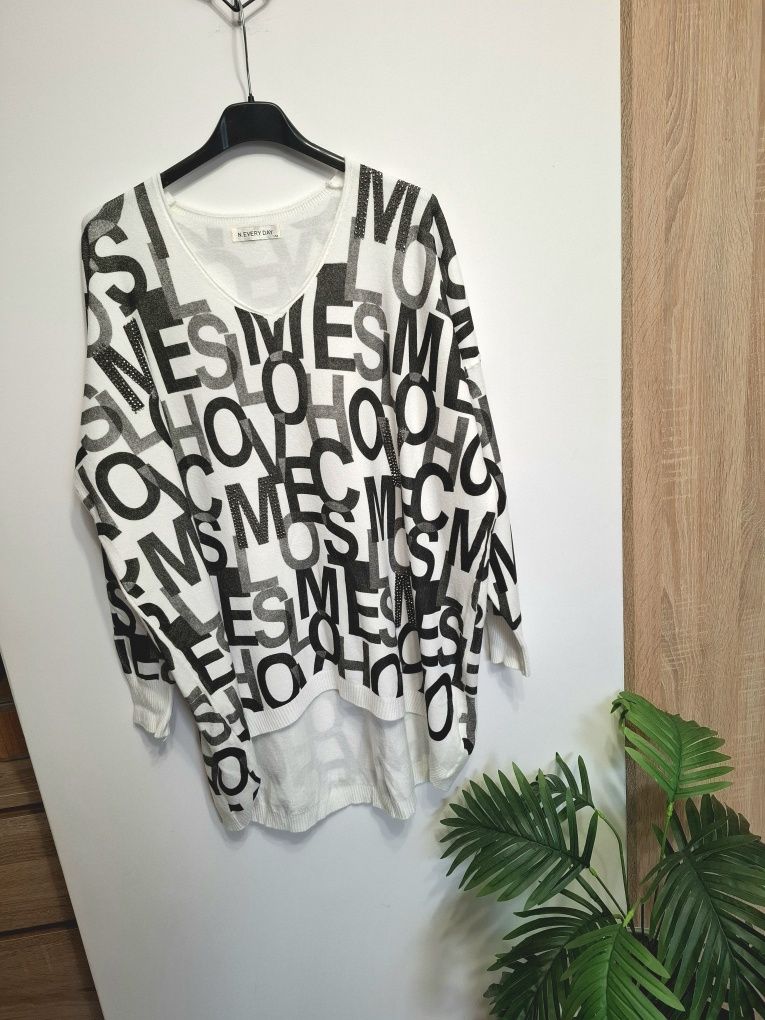 Asymetryczny sweter w litery w serek oversize M/L 38/40
